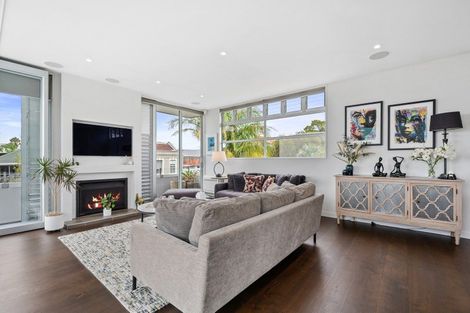 Photo of property in 2/2a Earnoch Avenue, Takapuna, Auckland, 0622