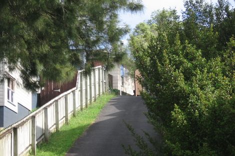 Photo of property in 15 Staincross Street, Green Bay, Auckland, 0604