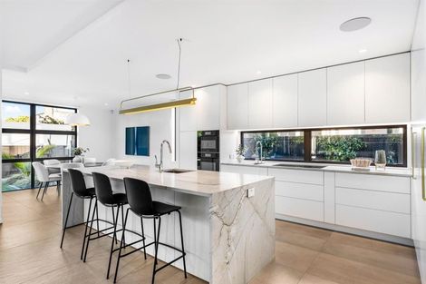 Photo of property in 23 Muritai Road, Milford, Auckland, 0620