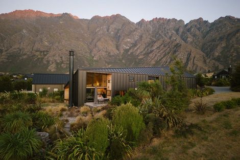 Photo of property in 14 Caithness Court, Jacks Point, Queenstown, 9371