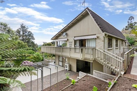 Photo of property in 18 Atarua Gardens, Waiatarua, Auckland, 0604