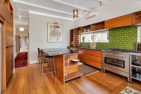 Photo of property in 30 Walker Road, Point Chevalier, Auckland, 1022