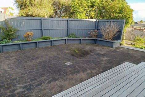 Photo of property in 137 Bradbury Road, Botany Downs, Auckland, 2010