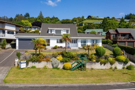 Photo of property in 16 Wakeman Road, Acacia Bay, Taupo, 3330