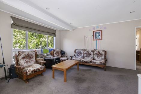 Photo of property in 8 John Dee Crescent, Red Beach, 0932