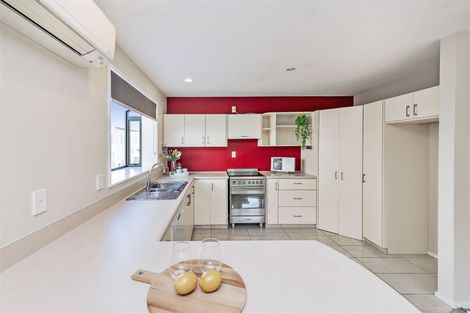 Photo of property in 3/118a Sawyers Arms Road, Northcote, Christchurch, 8052