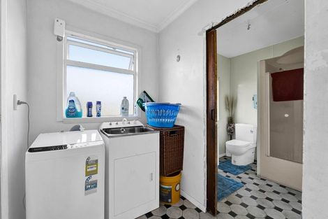 Photo of property in 93 Omata Road, Marfell, New Plymouth, 4310