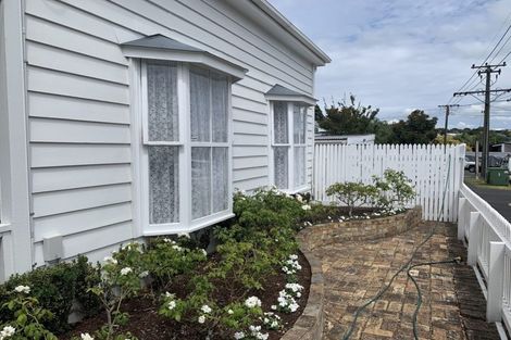 Photo of property in 20 Vincent Road, Northcote Point, Auckland, 0627