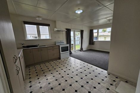 Photo of property in 71 Queenwood Road, Levin, 5510