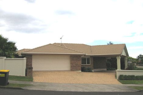 Photo of property in 1 Rosetti Rise, West Harbour, Auckland, 0618