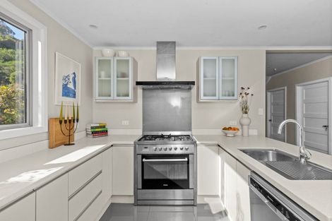 Photo of property in 2 Main Street, Hospital Hill, Napier, 4110