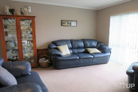 Photo of property in 22 Connemara Court, West Harbour, Auckland, 0618