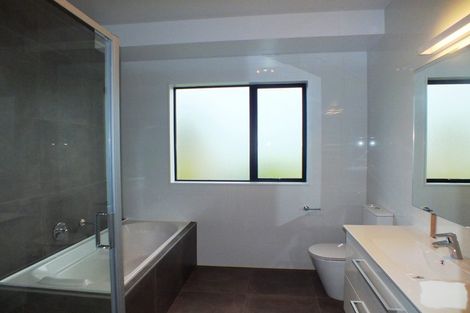 Photo of property in 5 Syd Grant Crescent, Orewa, 0931