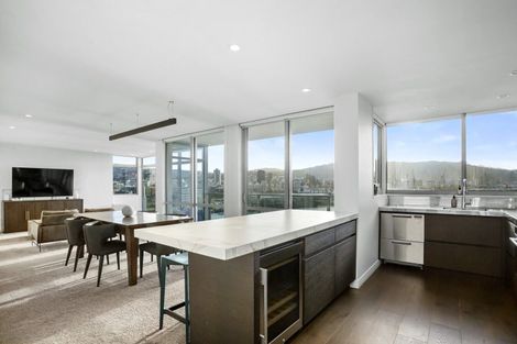 Photo of property in Dorchester Apartments, 144 Oriental Parade, Oriental Bay, Wellington, 6011