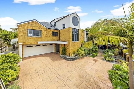 Photo of property in 2/6 Chieftain Rise, Goodwood Heights, Auckland, 2105