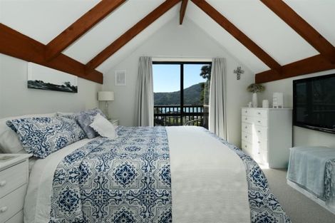 Photo of property in 5 Kaimiko Place, Okiwi Bay, 7193