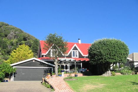 Photo of property in 3 Puriri Street, Eastbourne, Lower Hutt, 5013