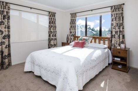 Photo of property in 30 Armstrong Farm Drive, East Tamaki Heights, Auckland, 2016