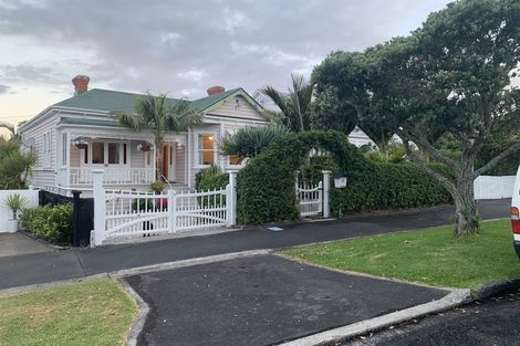 Photo of property in 6 William Bond Street, Stanley Point, Auckland, 0624