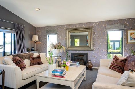 Photo of property in 11 Woodford Heights, Havelock North, 4130