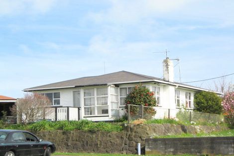 Photo of property in 16 Raleigh Street, Waitara, 4320