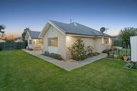 Photo of property in 55 Oakwood Drive, Rangiora, 7400