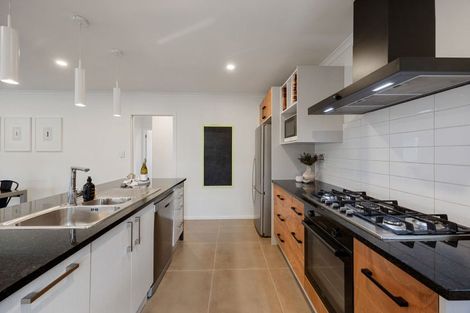 Photo of property in 33 Whitney Place, Rototuna North, Hamilton, 3210