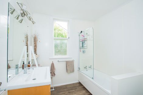 Photo of property in 27 Disraeli Street, Gisborne, 4010