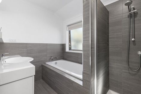 Photo of property in 14 Stockyard Crescent, Pukekohe, 2120