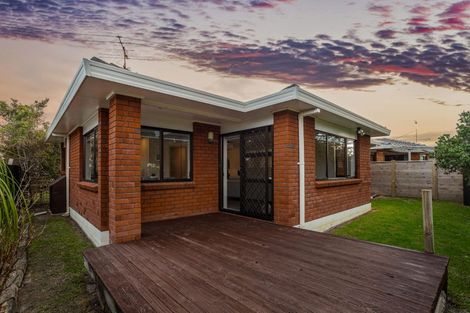 Photo of property in 2/65 Granville Drive, Massey, Auckland, 0614