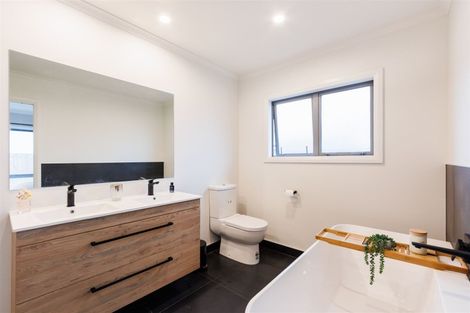 Photo of property in 4a Freedom Drive, Kelvin Grove, Palmerston North, 4414