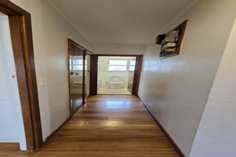 Photo of property in 4 Binsted Road, New Lynn, Auckland, 0600