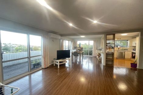Photo of property in 28 Gretel Place, Hillcrest, Auckland, 0627