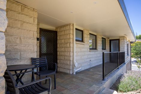 Photo of property in 2 Hart Place, Bridge Hill, Alexandra, 9320