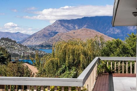 Photo of property in 15 Avalon Crescent, Fernhill, Queenstown, 9300