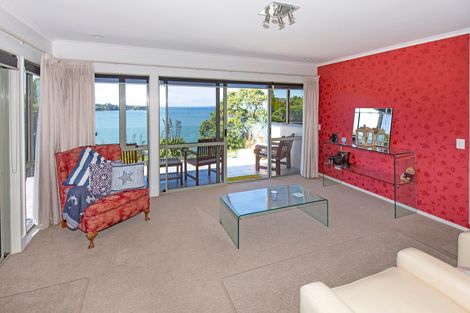 Photo of property in 989 Whangaparaoa Road, Tindalls Beach, Whangaparaoa, 0930