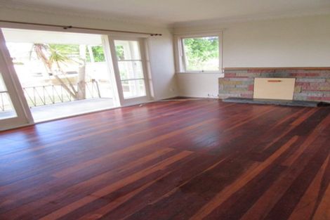 Photo of property in 9 Clayton Road, Manurewa, Auckland, 2102