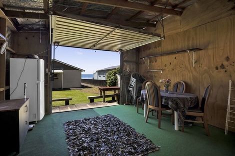 Photo of property in 37 Onaero Beach Road, Onaero, Urenui, 4383