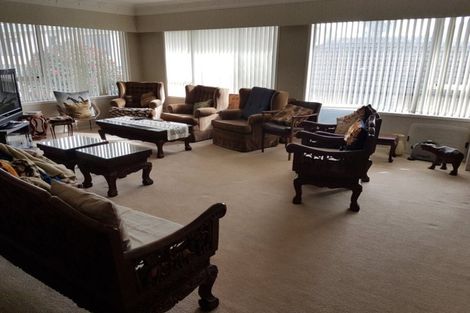 Photo of property in 2 Shepherds Road, Papakura, 2110