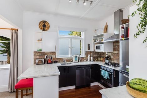 Photo of property in 12 Admiral Beatty Avenue, Mount Roskill, Auckland, 1041
