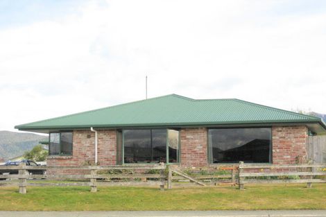 Photo of property in 11 Kepler Place, Te Anau, 9600