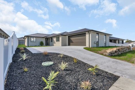 Photo of property in 31 Kapiakauri Road, One Tree Point, 0118