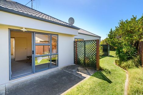 Photo of property in 1 Logan Place, Kelvin Grove, Palmerston North, 4414