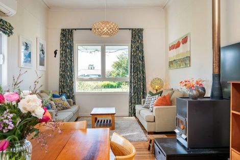 Photo of property in 104 Tollemache Road East, Longlands, Hastings, 4122