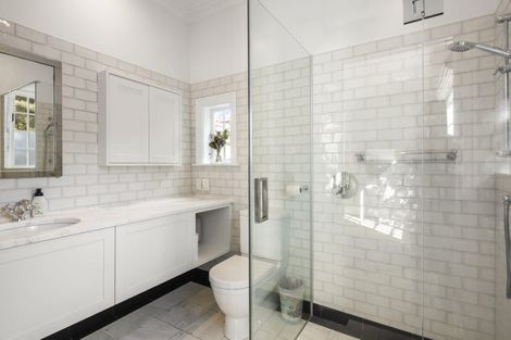 Photo of property in 12 Easdale Street, Kelburn, Wellington, 6012