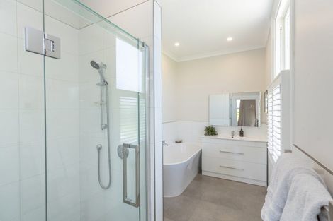 Photo of property in 16 Orchard Road, Greytown, 5712