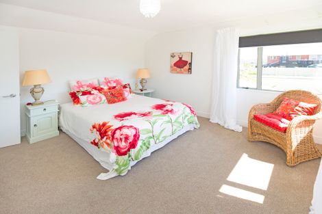 Photo of property in 989 Whangaparaoa Road, Tindalls Beach, Whangaparaoa, 0930