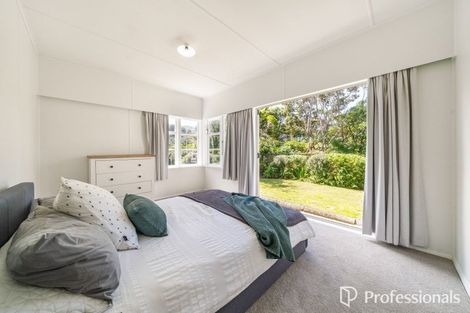 Photo of property in 6 Te Whiti Grove, Korokoro, Lower Hutt, 5012