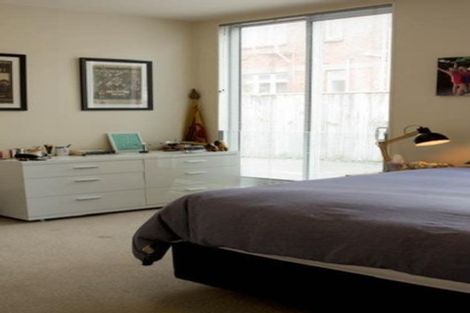 Photo of property in 4/25 Home Street, Mount Victoria, Wellington, 6011