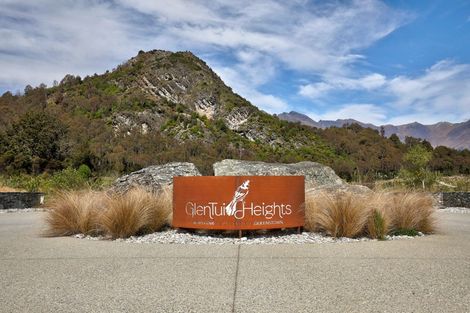 Photo of property in 27 Peregrine Falcon Road, Mount Creighton, Queenstown, 9371